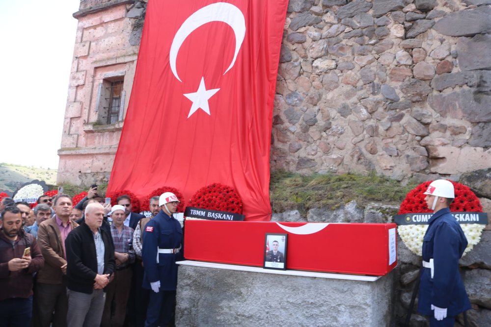 Şehit uzman çavuşa acı veda: Son yolculuğuna uğurlandı