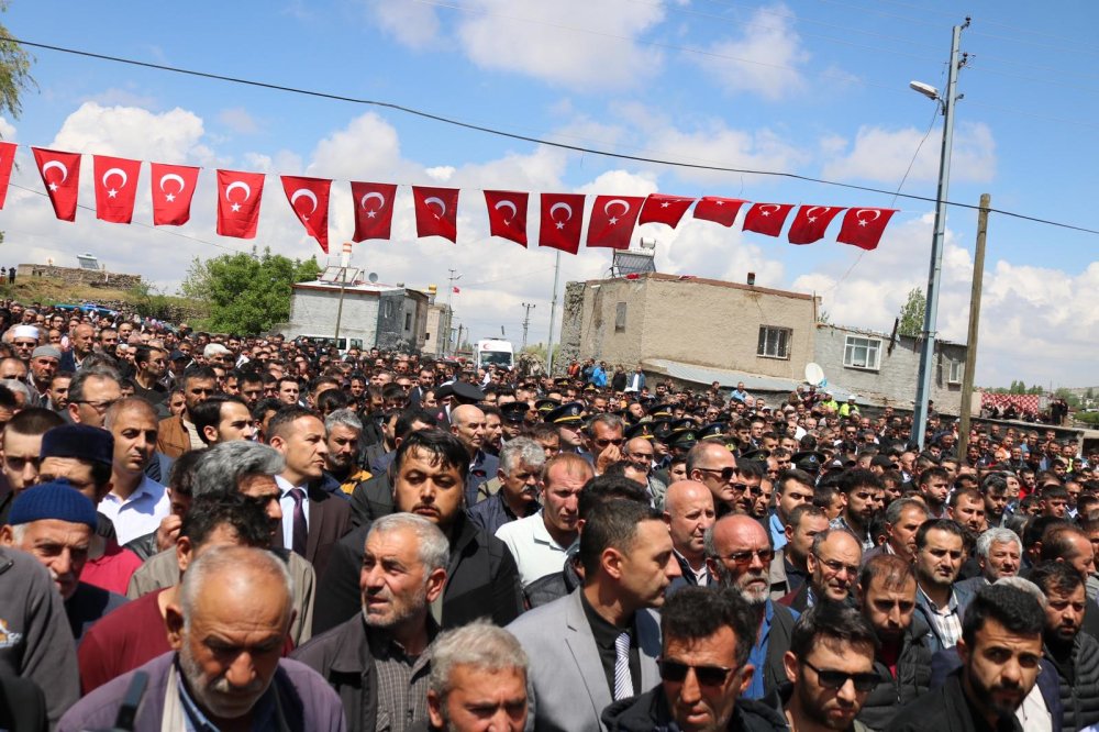 Şehit uzman çavuşa acı veda: Son yolculuğuna uğurlandı