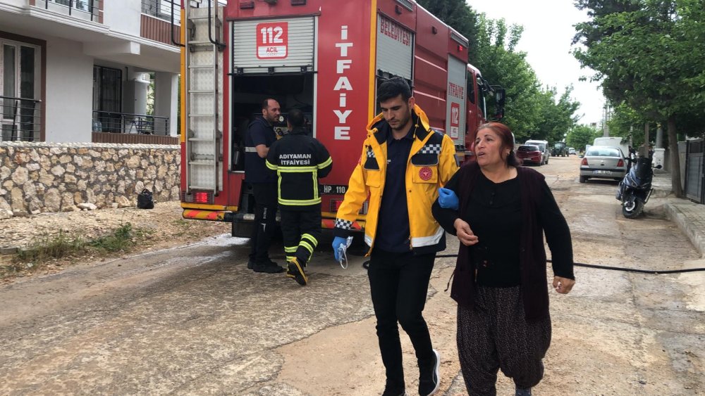 Adıyaman'daki bir evde yangın; çıktı: 2 kişi dumandan etkilendi