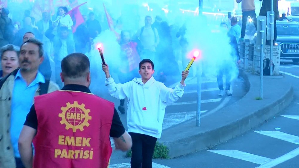 Taksim'den Dolmabahçe'ye anma yürüyüşü: Deniz Gezmiş ve arkadaşları unutulmadı