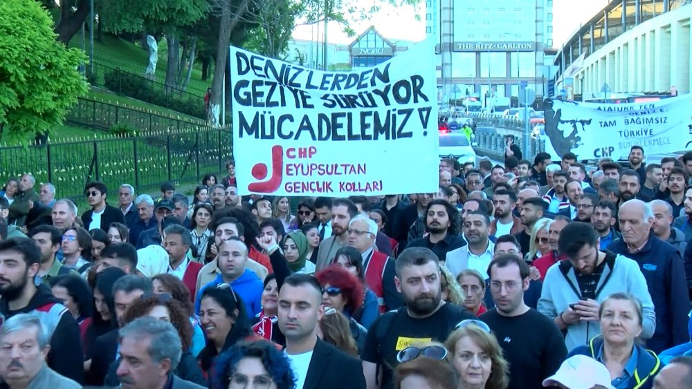 Taksim'den Dolmabahçe'ye anma yürüyüşü: Deniz Gezmiş ve arkadaşları unutulmadı