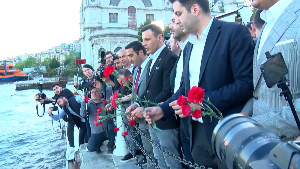 Taksim'den Dolmabahçe'ye anma yürüyüşü: Deniz Gezmiş ve arkadaşları unutulmadı