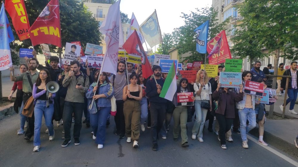 Taksim'den Dolmabahçe'ye anma yürüyüşü: Deniz Gezmiş ve arkadaşları unutulmadı