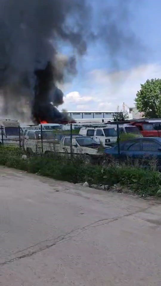 Bursa’da hurda deposunda çıkan yangın 1 saatte söndürüldü