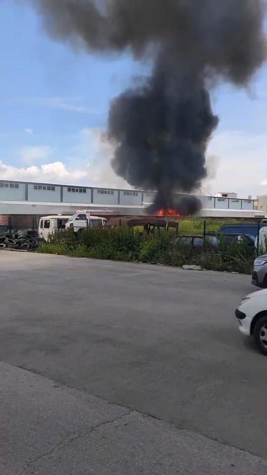 Bursa’da hurda deposunda çıkan yangın 1 saatte söndürüldü