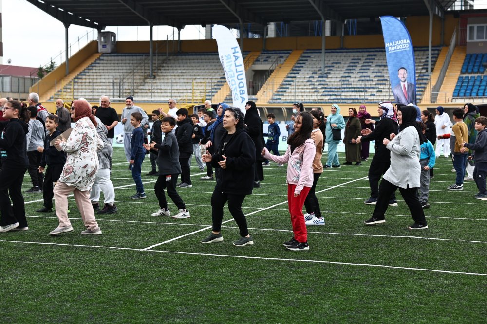 Bağcılar’da yaşlılar ve ilkokul öğrencileri sporda buluştu