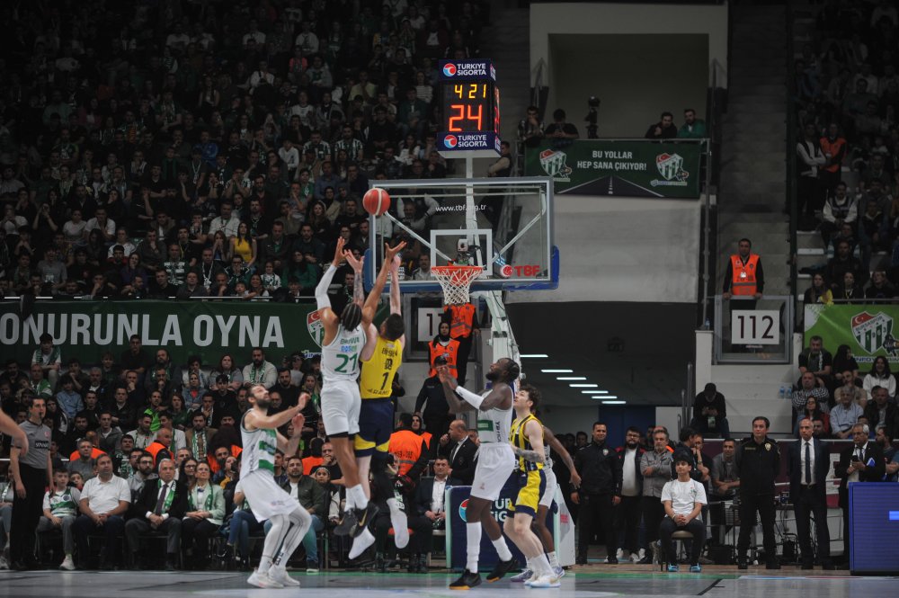 Fenerbahçe Beko rakibi Bursaspor İnfo Yatırım'ı 116-112 yendi