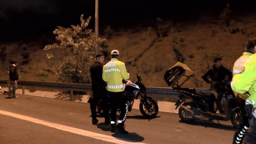 İstanbul'da akrobatik hareketler yapan motosikletlilere baskın!