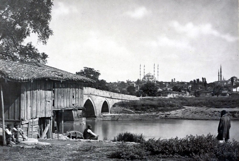 'Deliler Mezarlığı' zamana yenik düştü