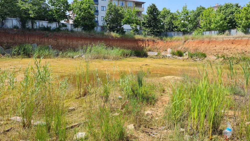 Sancaktepe'deki inşaat temelinde biriken su, gündeme gelmesinin ardından tahliye edildi