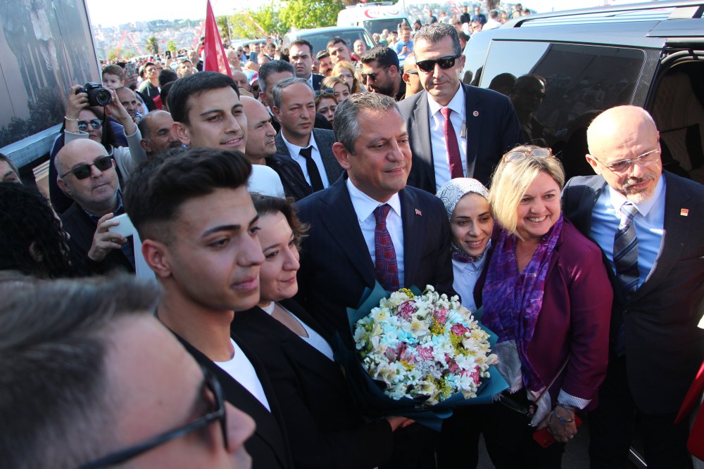 Özgür Özel: Gençleri yönlendirmeye çalışan bir hazırlık içindeler