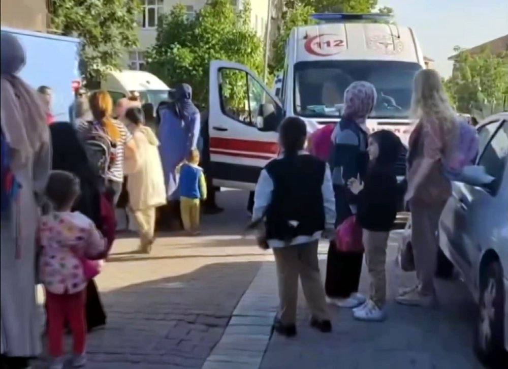 Avcılar'da lise öğrencilerinin bıçaklı kavgasında 2 kişi yaralandı