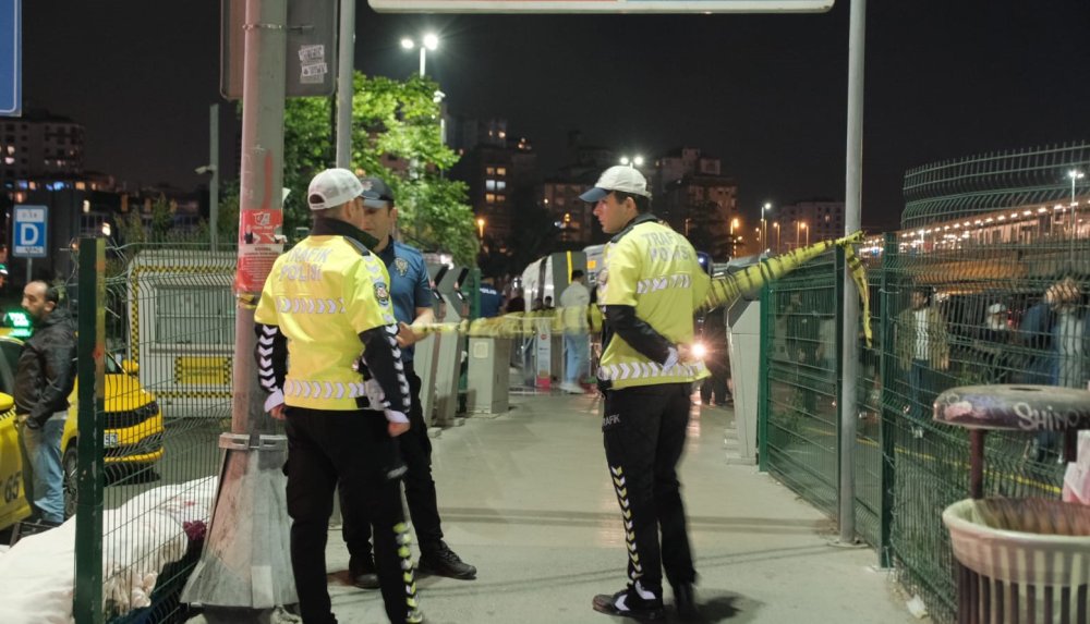 Kadıköy'de firari cinayet şüphelisi ile polis arasında arbede çıktı: 1 ölü 1 yaralı