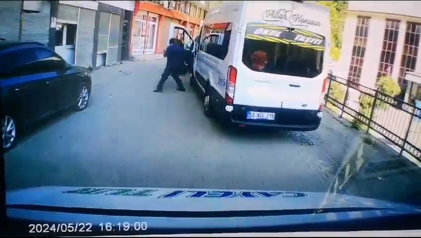 Rize'de trafikte silahlı 'yol verme' kavgası: 1 ölü!