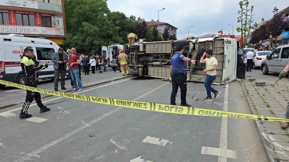 Kırmızı ışıkta geçti, kazaya yol açtı: Yaralılar var