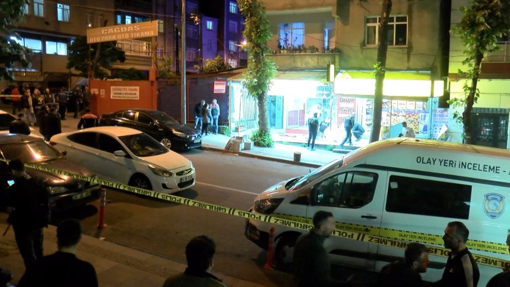 Küçükçekmece'de iş yerine ses bombası atıldı: 2 kişi yaralandı