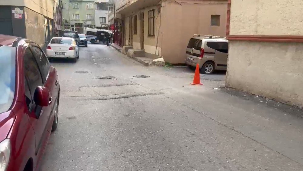 Oyun oynarken aniden yola fırlayan çocuğa otomobil çarptı