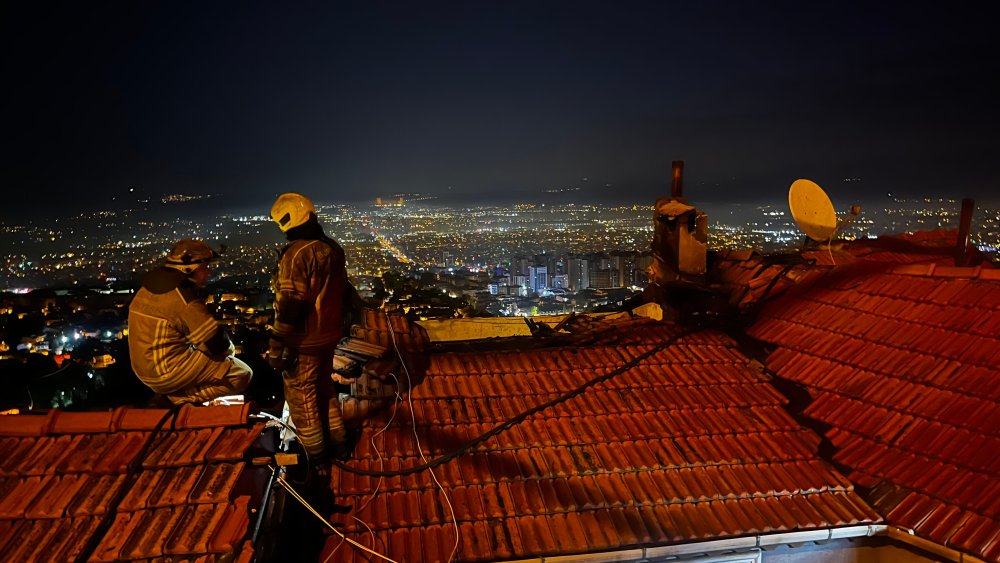 Evinde yalnız yaşayan yaşlı kadın çıkan yangında hayatını kaybetti