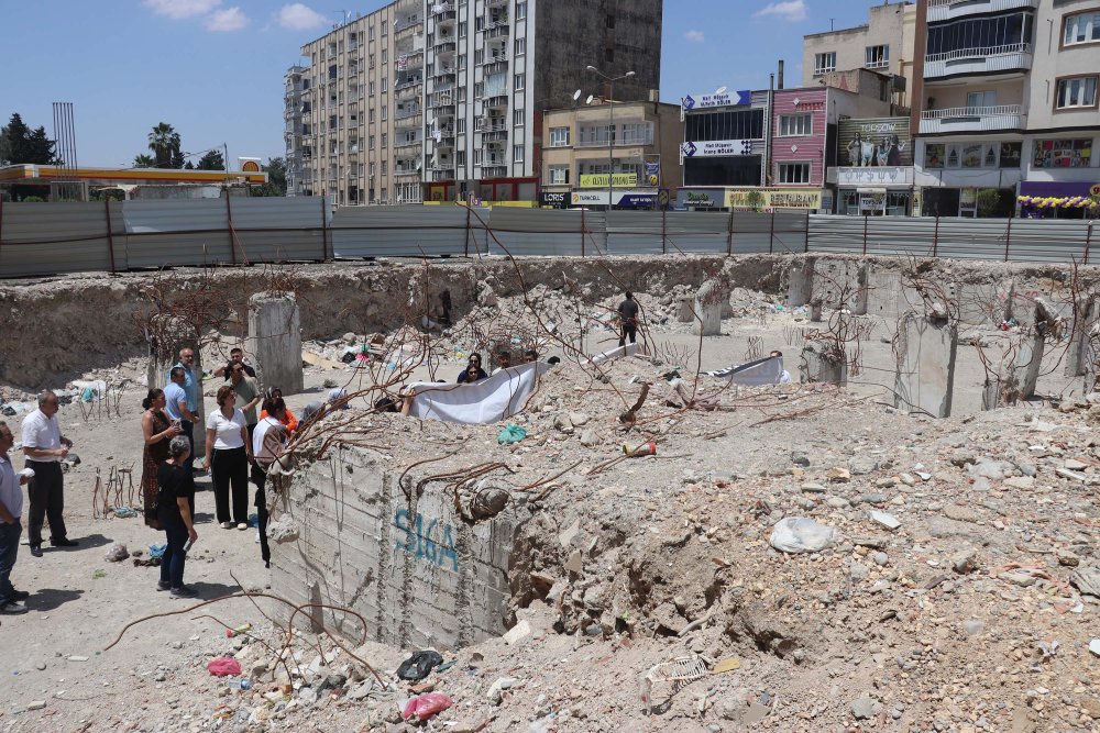 Furkan Apartmanı davası...Ersan Şen'e duruşma çıkışında tepki: Polis eşliğinde aracına bindi