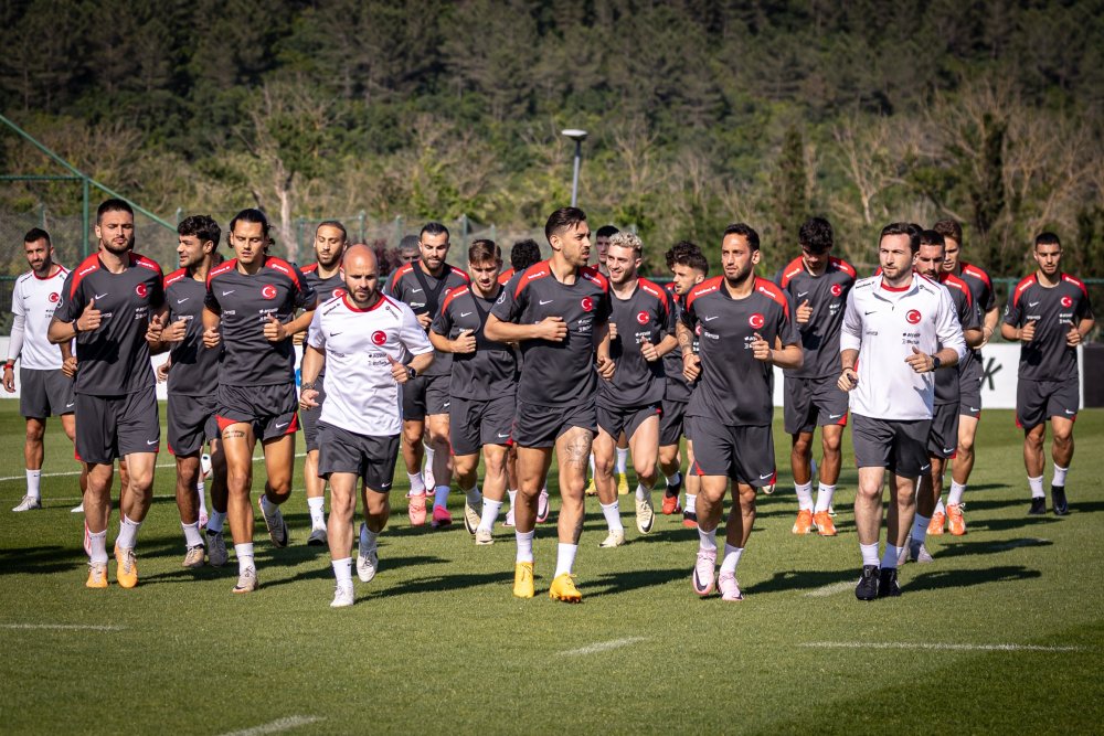 A Milli Futbol Takımı tam kadro çalıştı