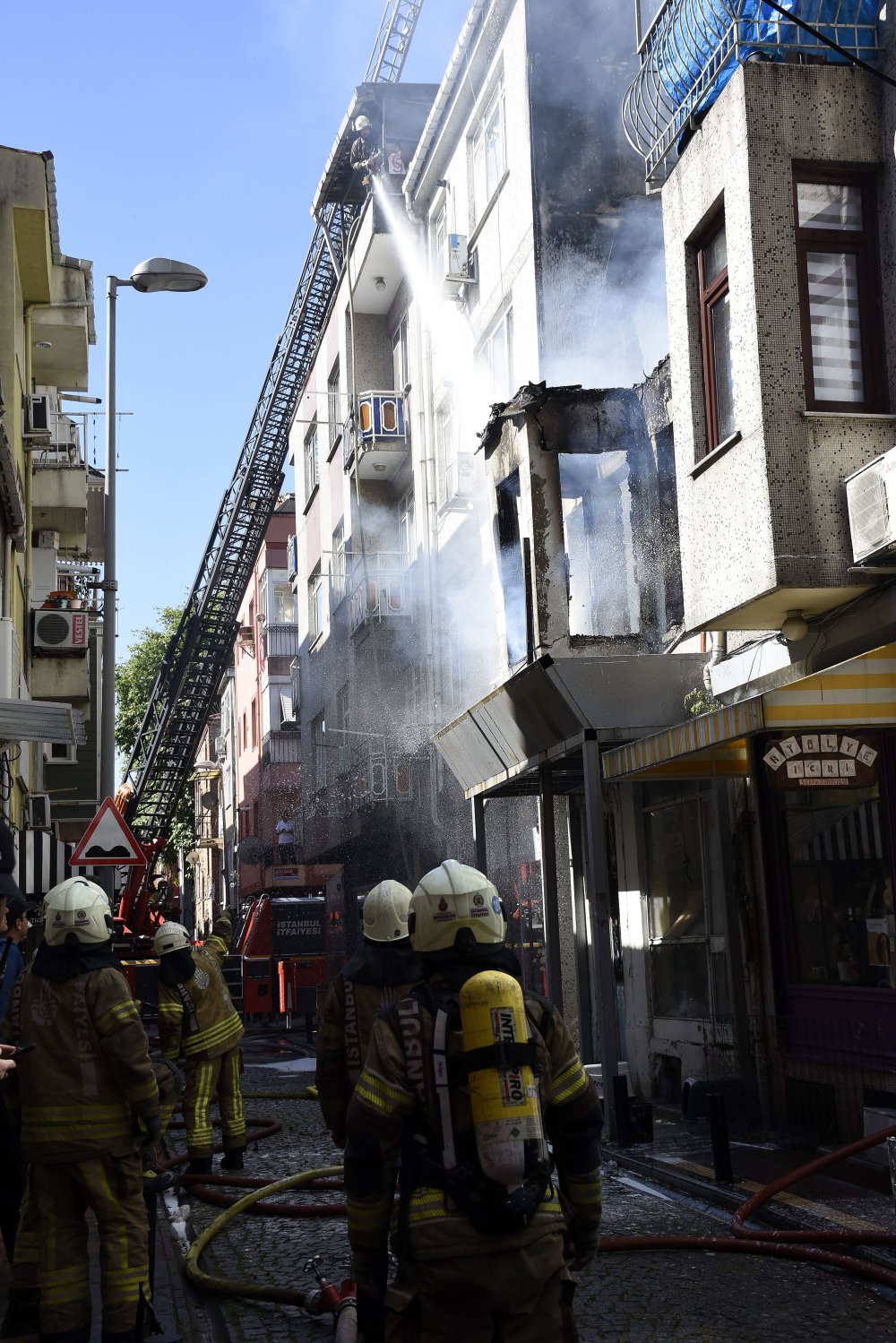 İBB başkan adayı kedisi sayesinde ölümden kurtuldu: 'Kendimi can havliyle zor attım'