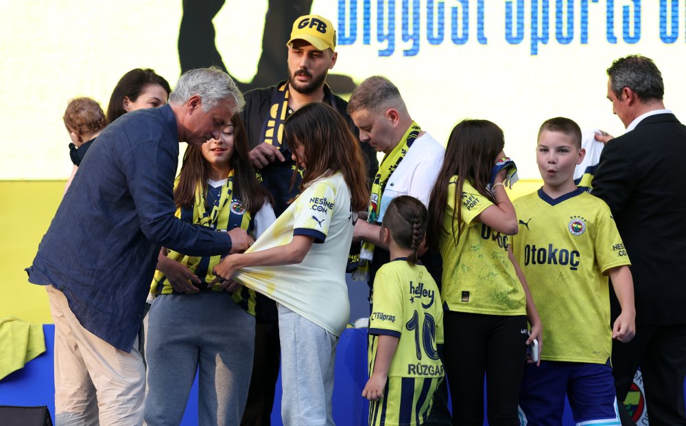 İmzalar atıldı, Fenerbahçe’nin yeni teknik direktörü Jose Mourinho oldu