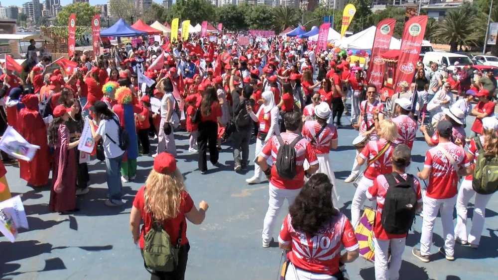 LÖSEV'den Bağdat Caddesi'nde Farkındalık Korteji