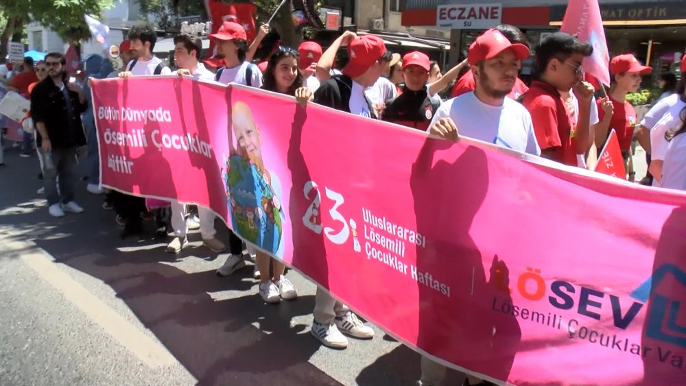 LÖSEV'den Bağdat Caddesi'nde Farkındalık Korteji