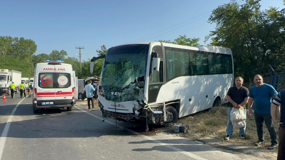 Tekirdağ'da feci kaza! İşçi servis midibüsü ile minibüs çarpıştı: Ölü ve yaralılar var