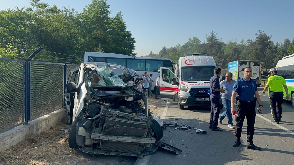 Tekirdağ'da feci kaza! İşçi servis midibüsü ile minibüs çarpıştı: Ölü ve yaralılar var