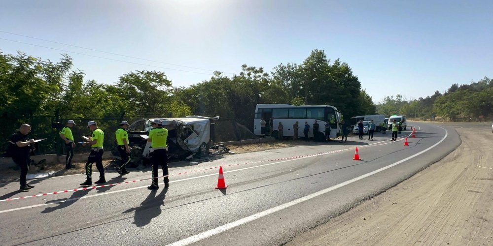 Tekirdağ'da feci kaza! İşçi servis midibüsü ile minibüs çarpıştı: Ölü ve yaralılar var