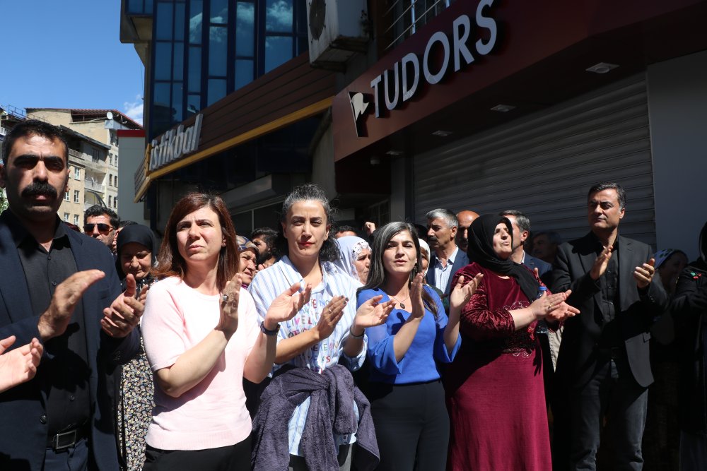 Hakkari'de kayyım protestosuna polis müdahalesi