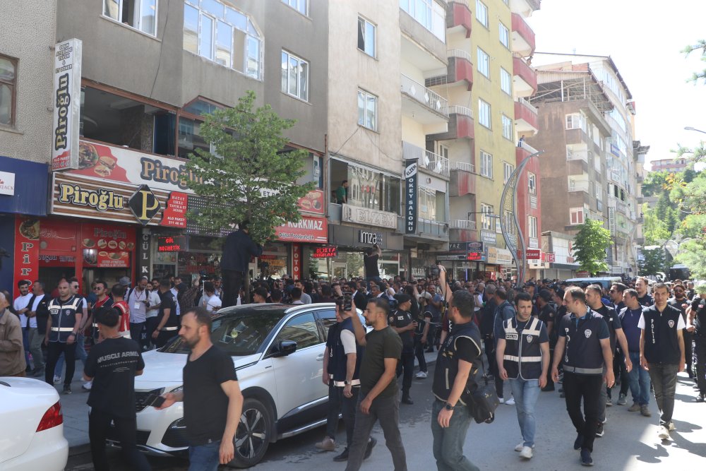 Hakkari'de kayyım protestosuna polis müdahalesi