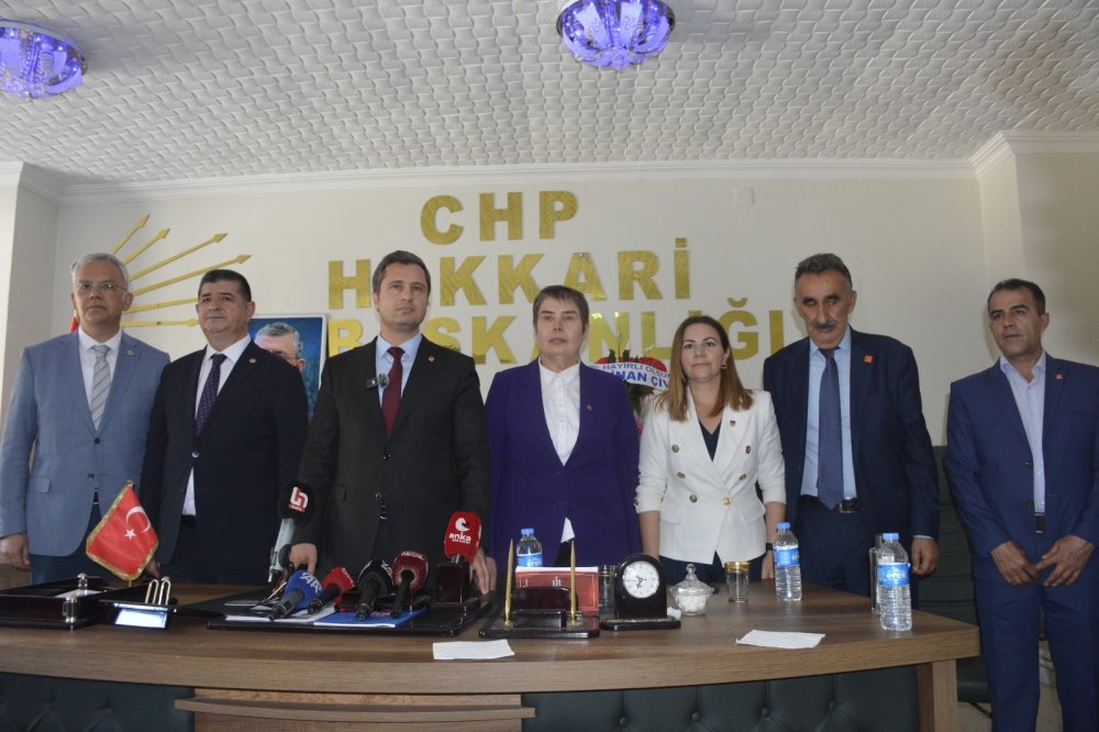 Hakkari'ye giden CHP Heyeti'nden "Kayyım" çıkışı