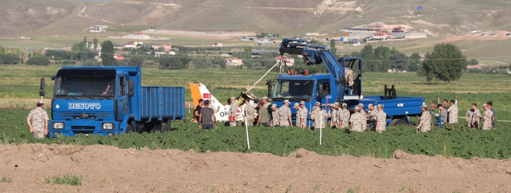 Kayseri'de düşen eğitim uçağının enkazı kaldırıldı