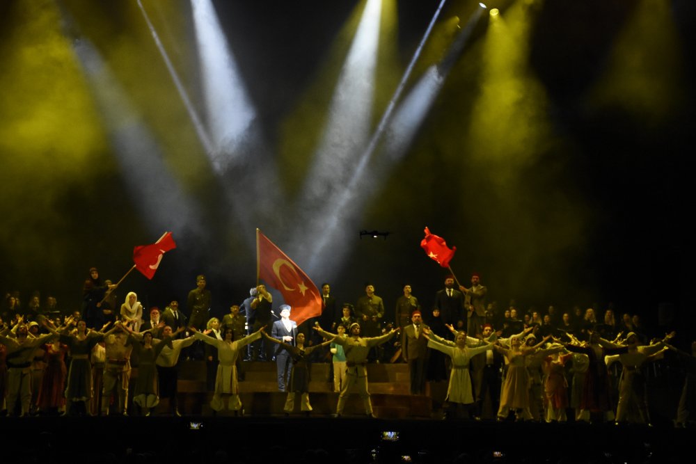 Cumhuriyete Doğru oyunu 40'ıncı kez sahnelendi