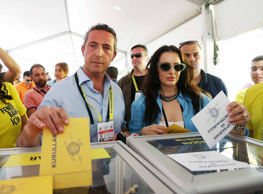 Fenerbahçe Başkanı ve başkan adayı Ali Koç, oyunu kullandı