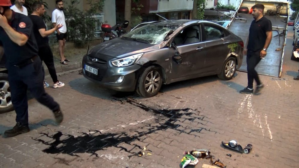 İstanbul'da kaza! Park halindeki araçlara çarpıp kayıplara karıştı