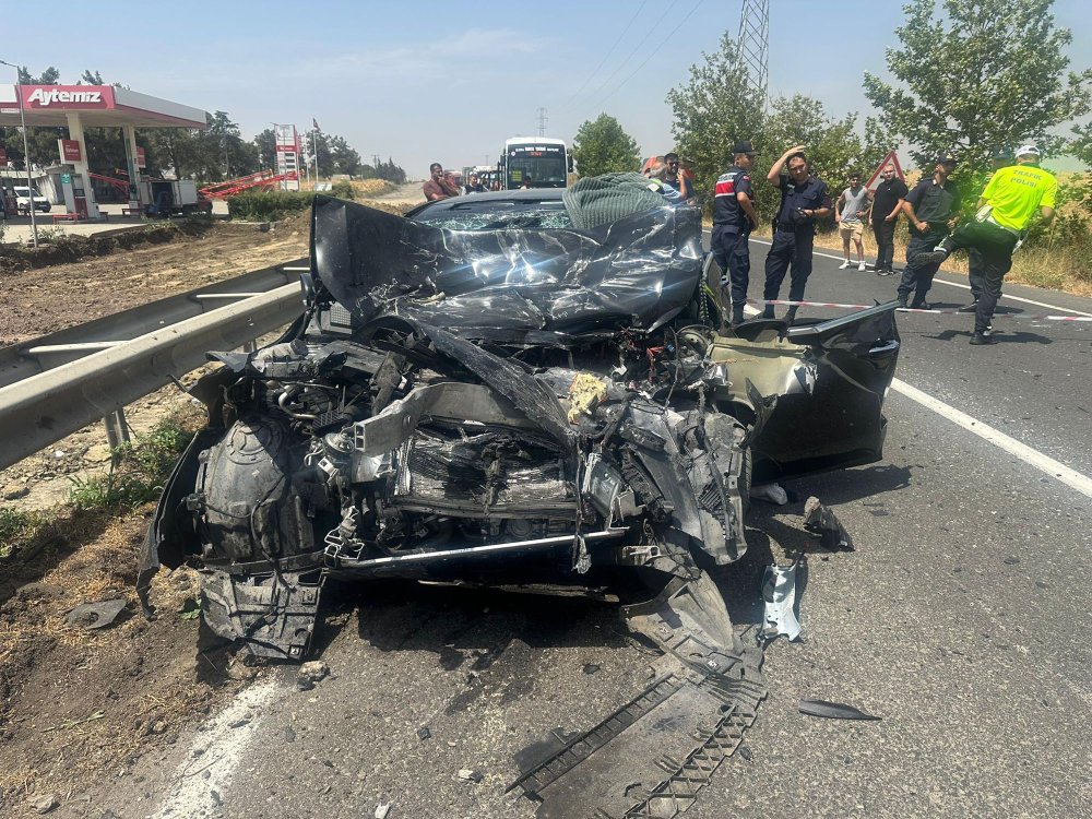 Feci kaza! TIR ile kafa kafaya çarpışan otomobilin sürücüsü öldü!