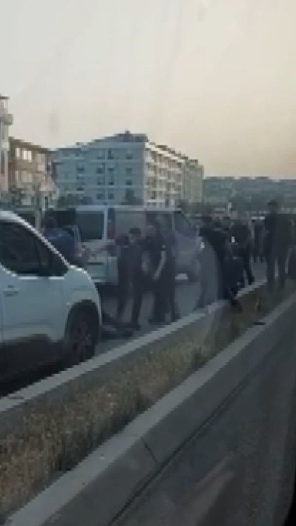 İstanbul'da film gibi polis-hırsız kovalamacası: Yakayı böyle ele verdiler, 2 polis yaralandı