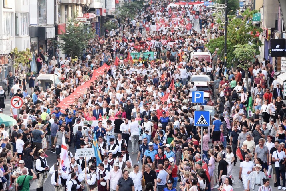 Tekirdağ'da ateşler yakıldı, Uluslararası Kiraz Festivali başladı