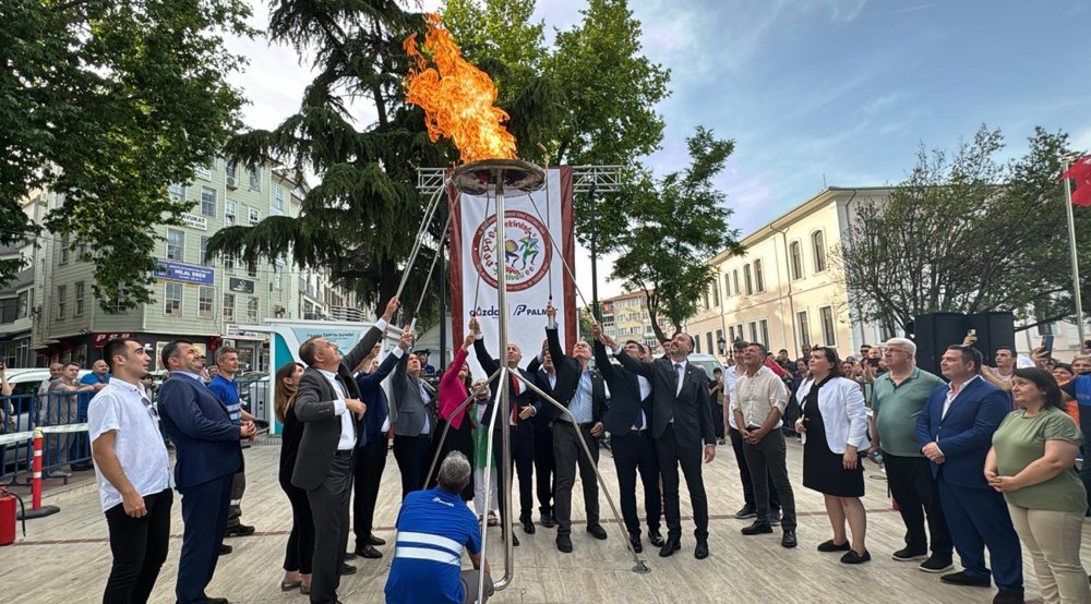 Tekirdağ'da ateşler yakıldı, Uluslararası Kiraz Festivali başladı