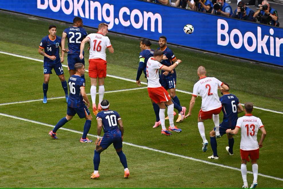 Hollanda, Polonya 'yı 2-1'le geçti!