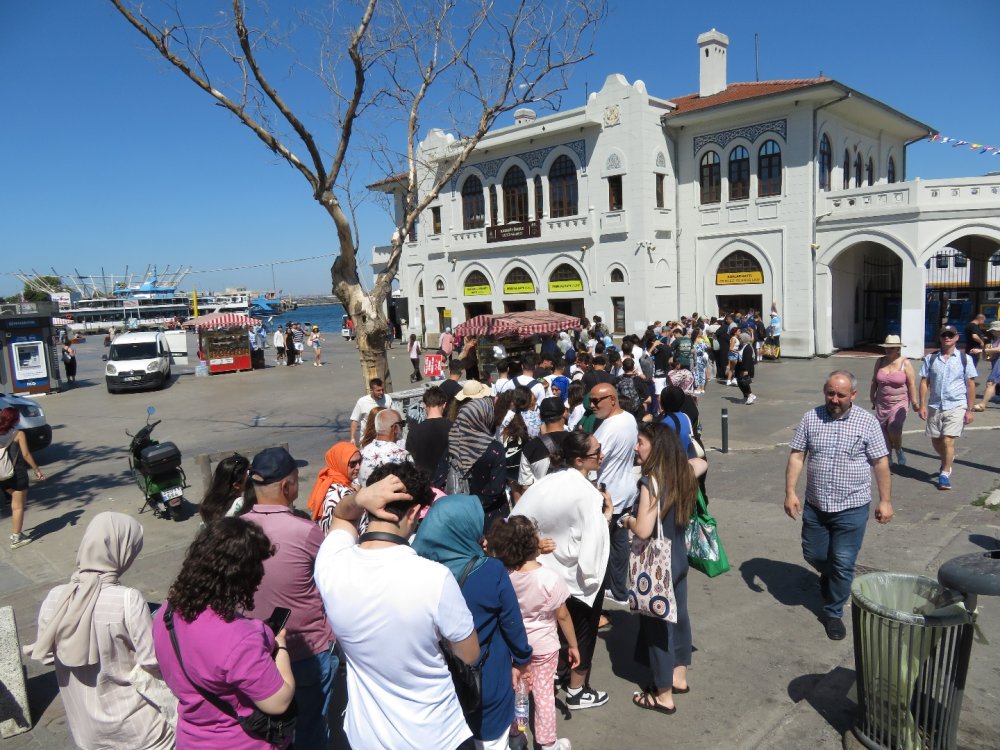 Adalar İskelesi'nde Kurban Bayramı yoğunluğu yaşanıyor