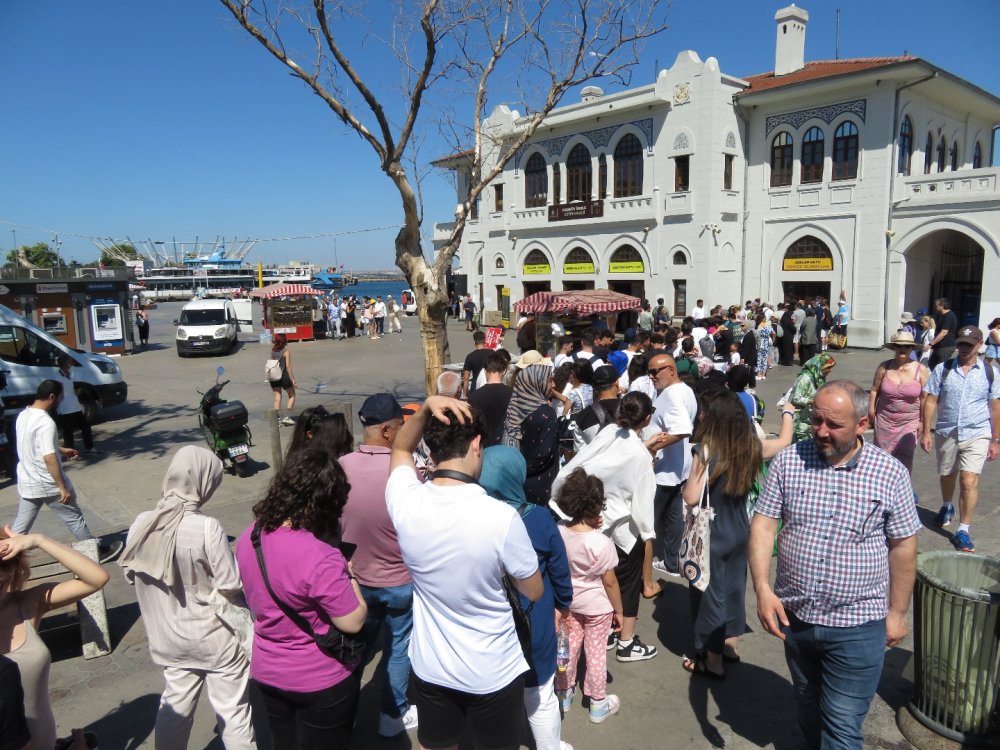 Adalar İskelesi'nde Kurban Bayramı yoğunluğu yaşanıyor