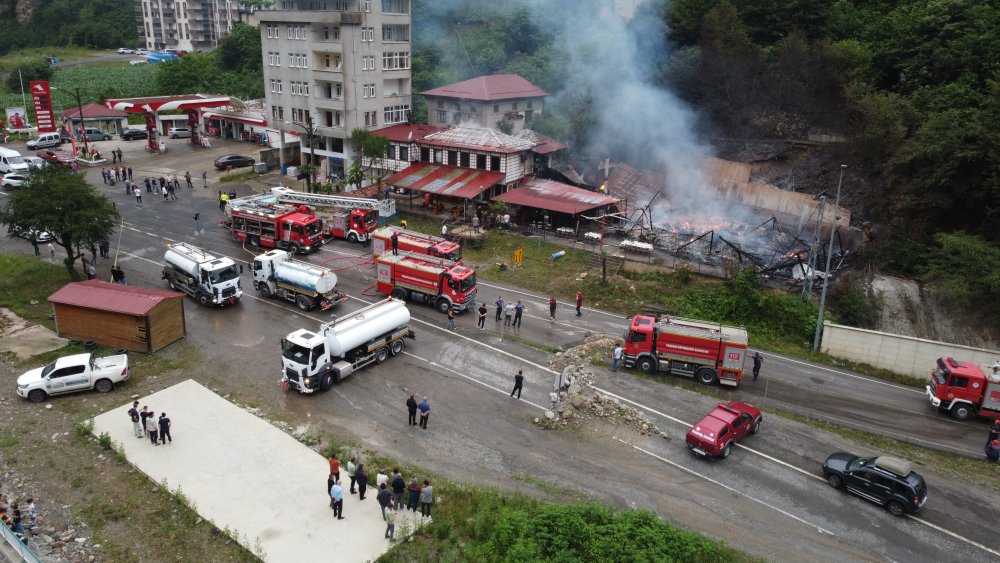 Trabzon'da feci olay! Düğün salonu alevlere teslim oldu