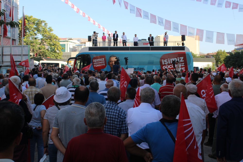 Özel, "Geçinemiyoruz" mitingini hatırlatarak "Biz milletimizle ittifakız" mesajını verdi