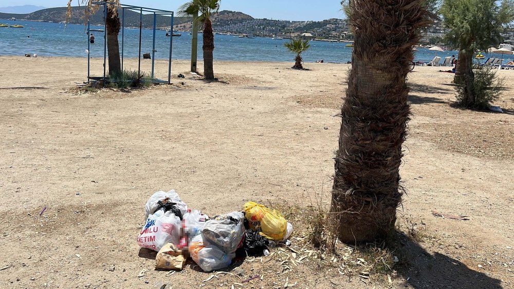 Tatilciler Bodrum'u terk etti, çöpleri kaldı!