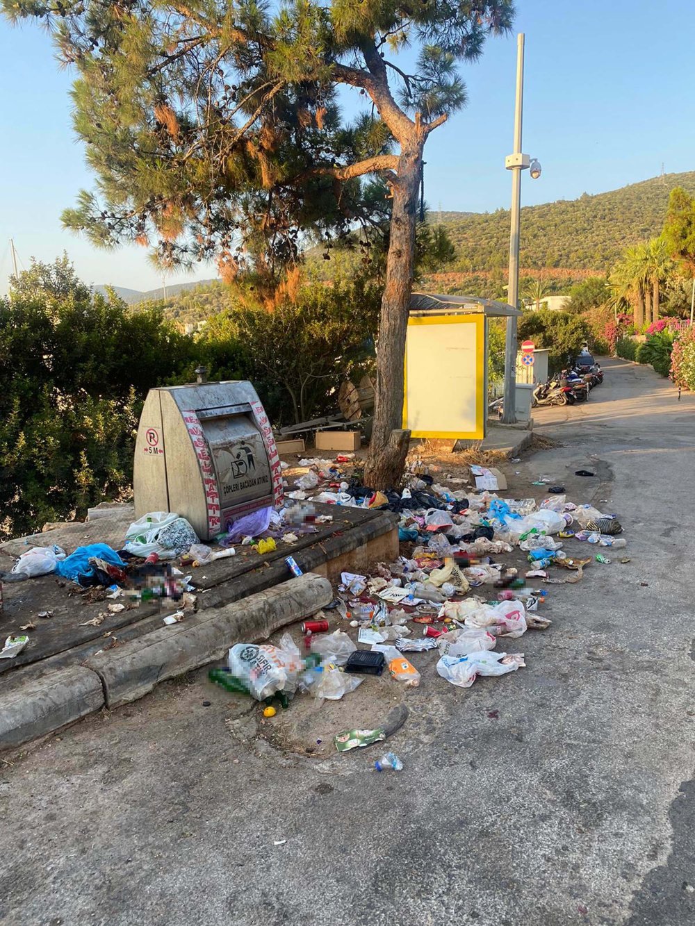 Tatilciler Bodrum'u terk etti, çöpleri kaldı!