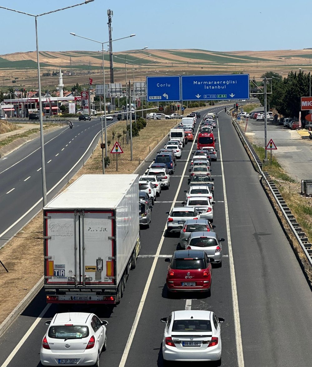 Tekirdağ'dan İstanbul'a tatil dönüşü yoğunluğu devam ediyor